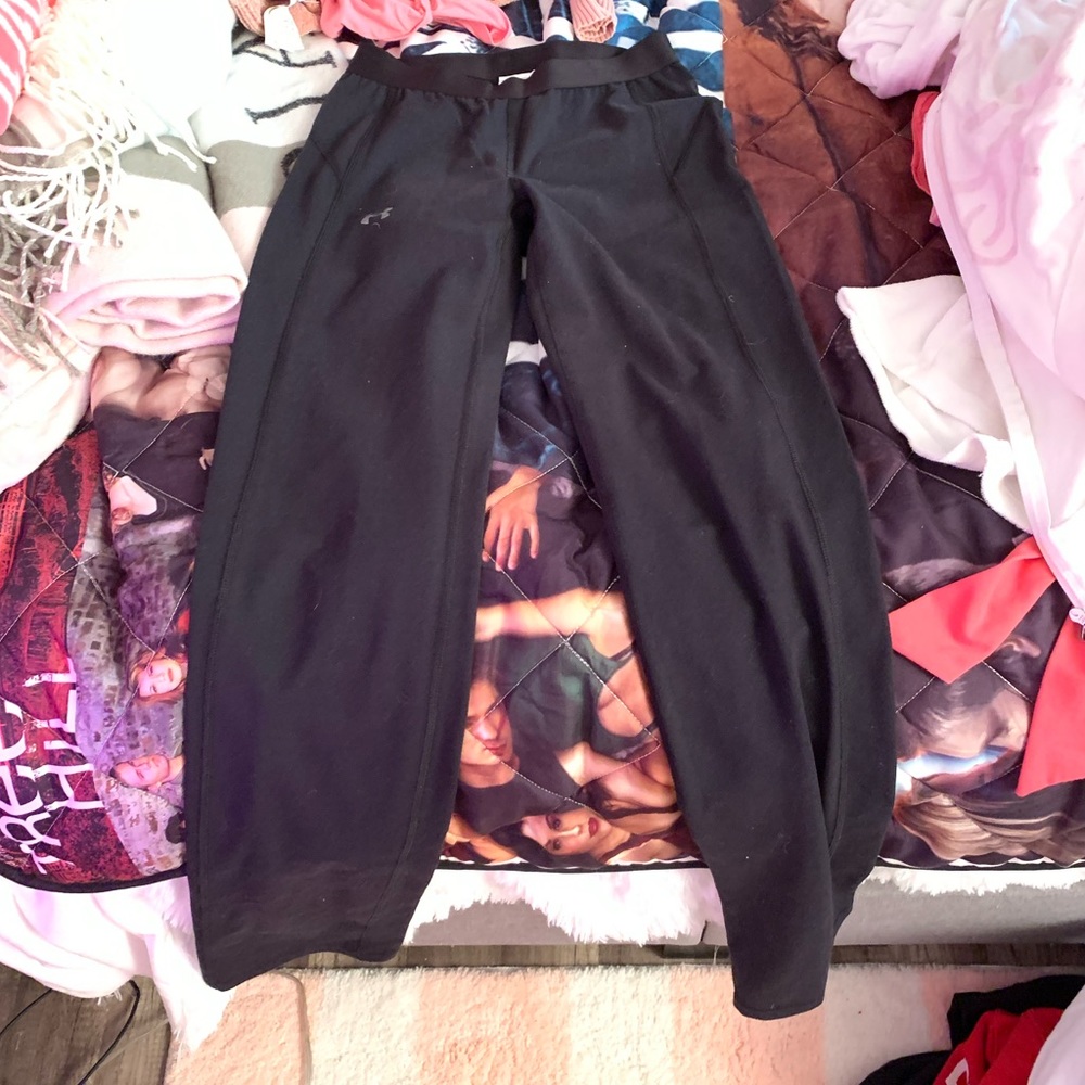 Black under armour leggings
